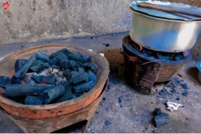 Cr&eacute;ditos de carbono: 10 000 fog&otilde;es gratuitos para substituir o carv&atilde;o vegetal no Uganda.