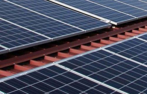 Gana: energia solar em telhados para aliviar a rede el&eacute;trica nacional