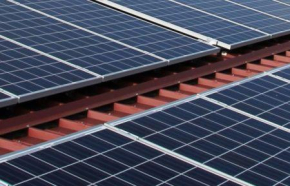 Gana: energia solar em telhados para aliviar a rede el&eacute;trica nacional