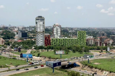 ghana-fitch-ratings-eleva-a-nota-soberana-para-b-e-sauda-a-recuperacao-macroeconomica