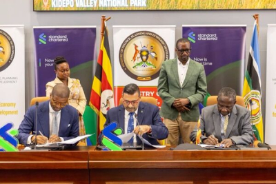 uganda-e-standard-chartered-oficializam-um-emprestimo-de-136-milhoes-de-dolares-para-projetos-rodoviarios