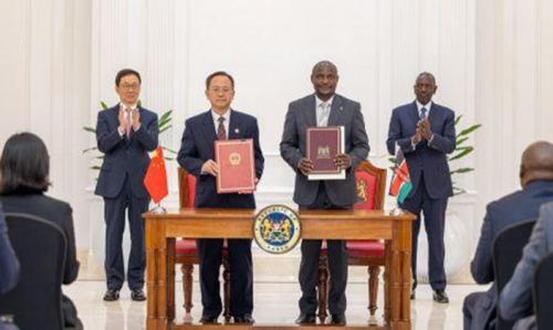 Qu&eacute;nia: quatro memorandos de entendimento assinados com a China