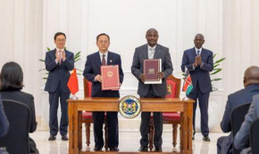 Qu&eacute;nia: quatro memorandos de entendimento assinados com a China