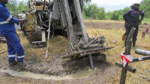 uganda-blencowe-resources-descobre-quarto-deposito-de-grafite-em-orom-cross