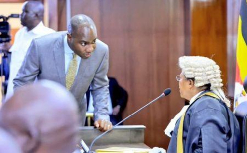Uganda: o Parlamento aprova um or&ccedil;amento adicional de 294 milh&otilde;es de d&oacute;lares para o exerc&iacute;cio 2025/2026.