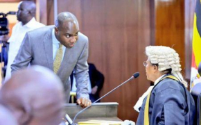 Uganda: o Parlamento aprova um or&ccedil;amento adicional de 294 milh&otilde;es de d&oacute;lares para o exerc&iacute;cio 2025/2026.