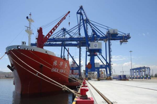O d&eacute;fice comercial de &Aacute;frica com a China agrava-se 48% nos primeiros quatro meses de 2026.