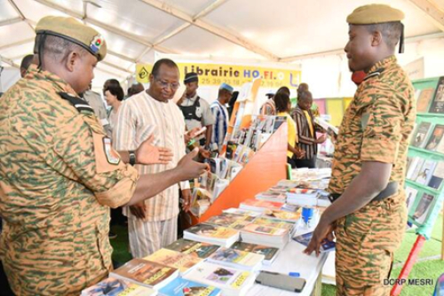 burquina-fasso-a-literatura-local-entra-na-universidade-para-formar-e-inspirar-a-juventude