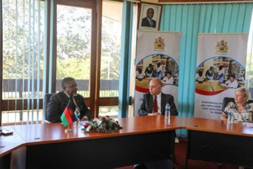 com-o-reino-unido-o-malawi-quer-reinventar-a-sua-escola-para-o-emprego