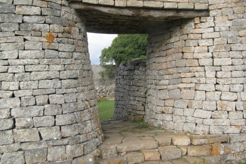O monumento secular que deu nome ao Zimb&aacute;bue
