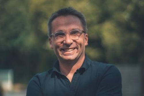 Entre mem&oacute;ria e resili&ecirc;ncia, "Os La&ccedil;os que Nos Unem", uma narrativa vibrante de uma busca entre Ruanda e Fran&ccedil;a