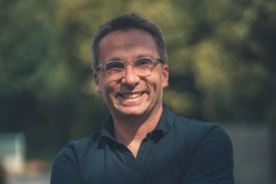 Entre mem&oacute;ria e resili&ecirc;ncia, "Os La&ccedil;os que Nos Unem", uma narrativa vibrante de uma busca entre Ruanda e Fran&ccedil;a