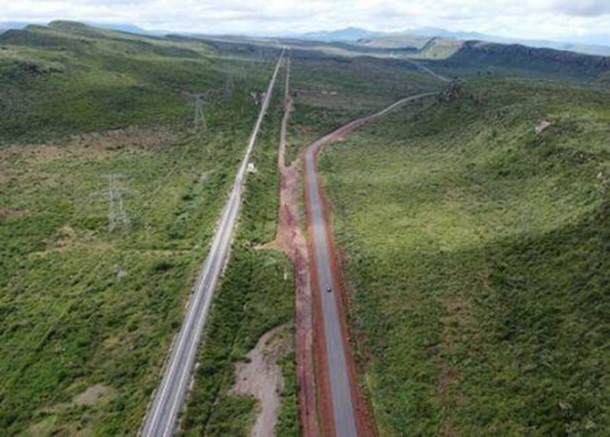No Qu&eacute;nia, a autoestrada Ngong - Suswa est&aacute; prestes a ser inaugurada, ap&oacute;s anos de atrasos
