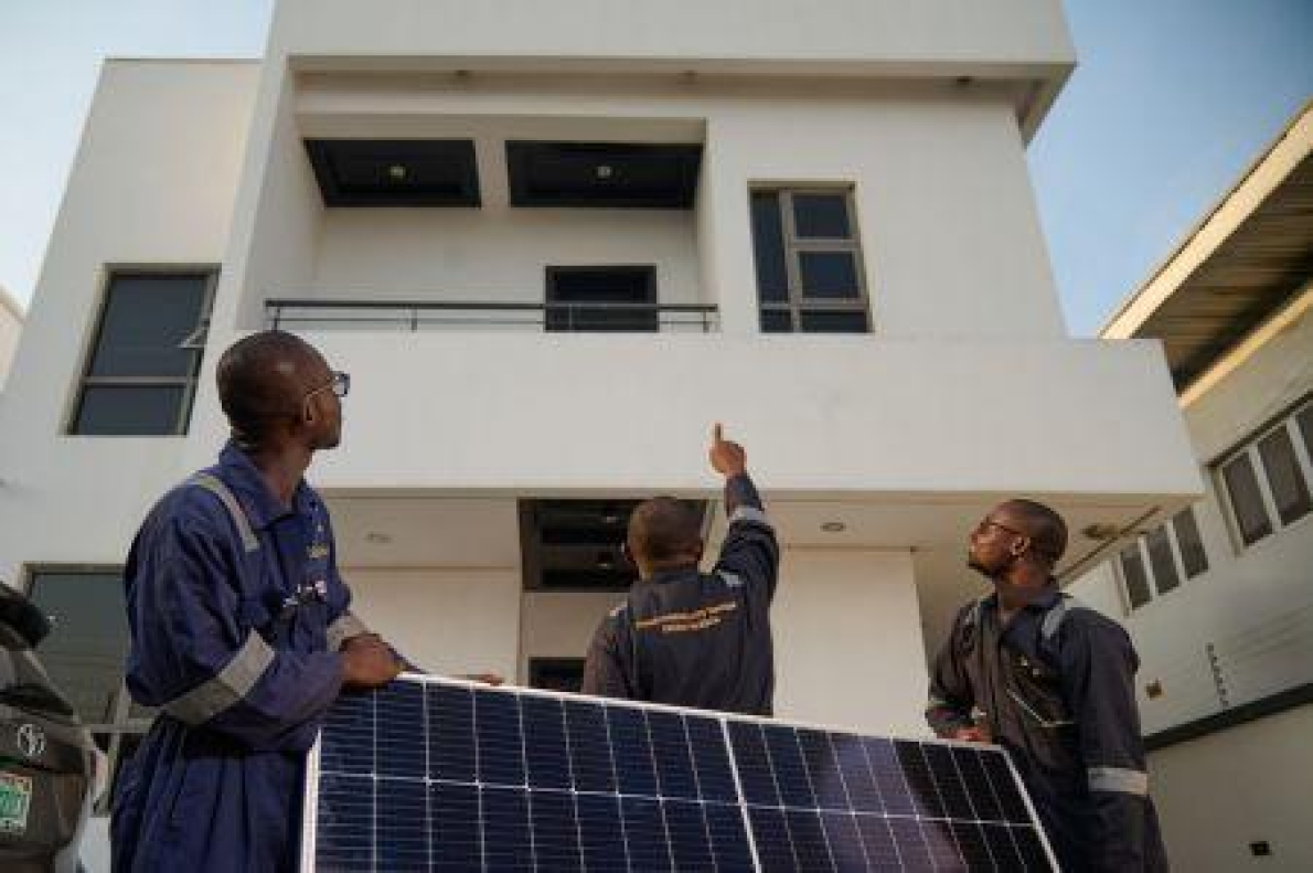 Nig&eacute;ria come&ccedil;a a construir uma ind&uacute;stria em torno da energia solar fora da rede
