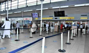 CEDEAO: por que raz&atilde;o os pre&ccedil;os dos bilhetes de avi&atilde;o tardam a baixar um m&ecirc;s ap&oacute;s a redu&ccedil;&atilde;o das taxas