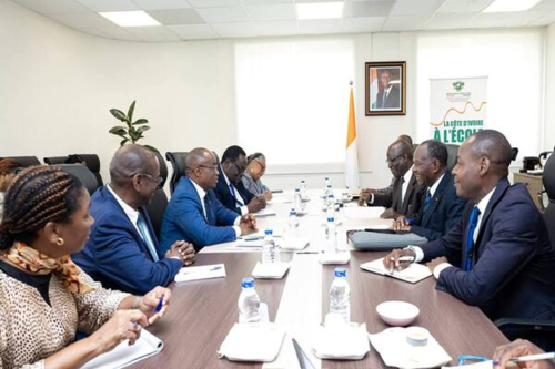 Costa do Marfim: um plano para formar e integrar 1400 professores de Matem&aacute;tica em 2 anos