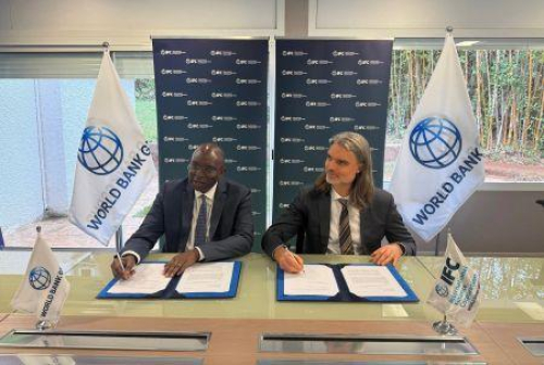 MOPO e IFC se unem para desenvolver aluguel de baterias solares na África