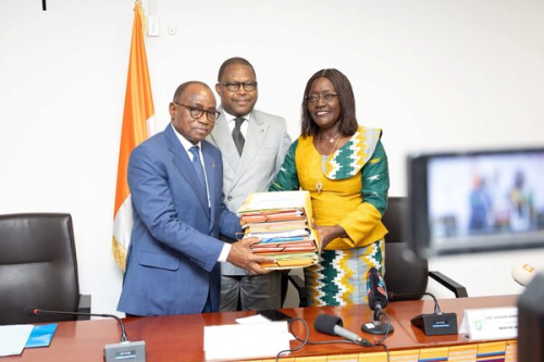 Formar e qualificar: o novo roteiro de emprego da escola ivoriana