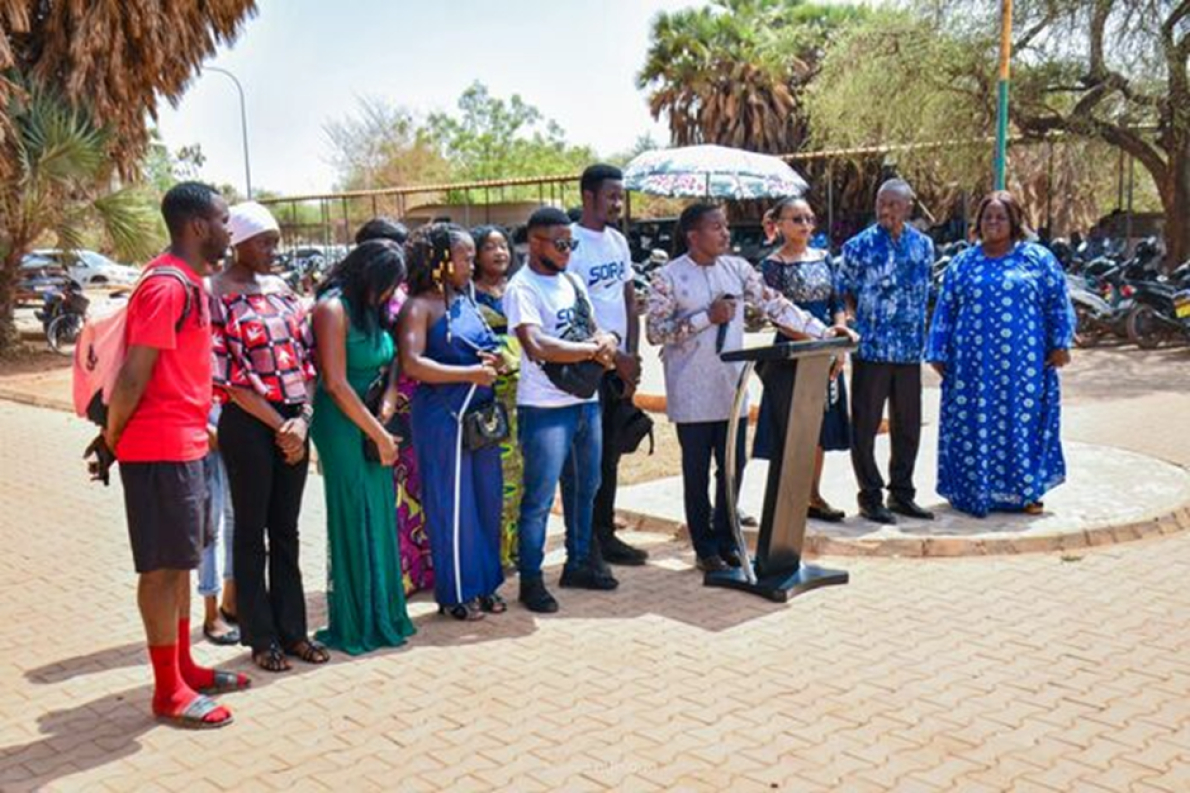Burquina Faso: a s&eacute;rie televisiva &laquo;SORA&raquo; pretende ser um espelho da vida estudantil