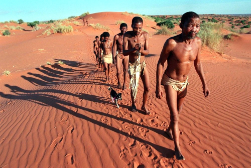 No deserto do Kalahari, uma paisagem conta a hist&oacute;ria dos ǂKhomani San