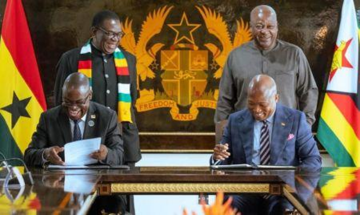 Gana: a visita do presidente zimbabueano marcada por dez acordos bilaterais