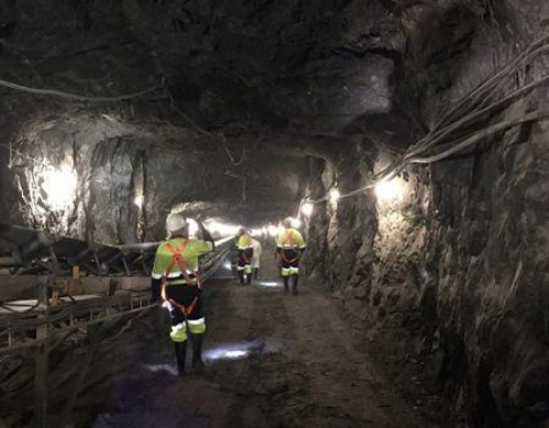 No Zimbabwe, a mina Blanket entregou 58.846 on&ccedil;as de ouro nos primeiros 9 meses de 2025