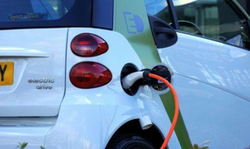 A vantagem econ&oacute;mica dos ve&iacute;culos el&eacute;tricos torna-se mais evidente em &Aacute;frica (MIT Technology Review)